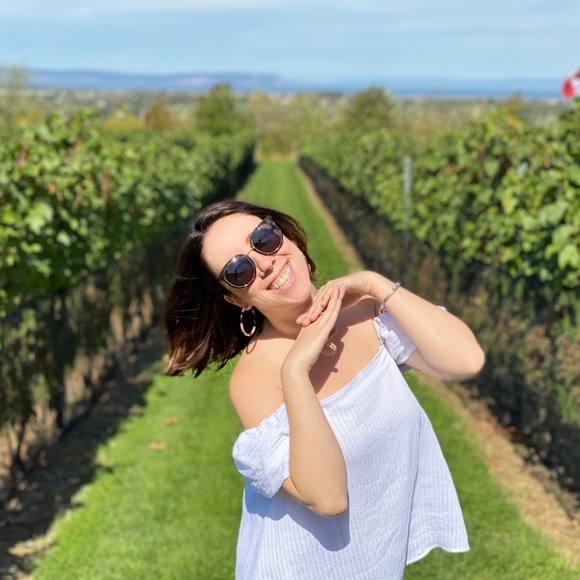 Meet your Posher, Hannah - Picture 1 of 1